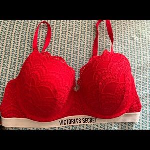 Red Victoria’s Secret push up bra 38D